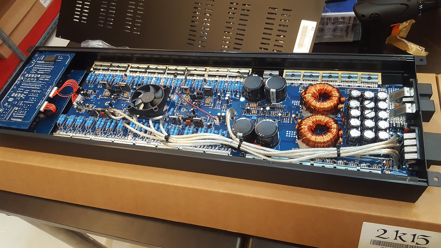 최상위 TWISTED SOUND 200와트4채널앰프 + 얼티메이텀 3800D 우퍼전용 앰프 패키지