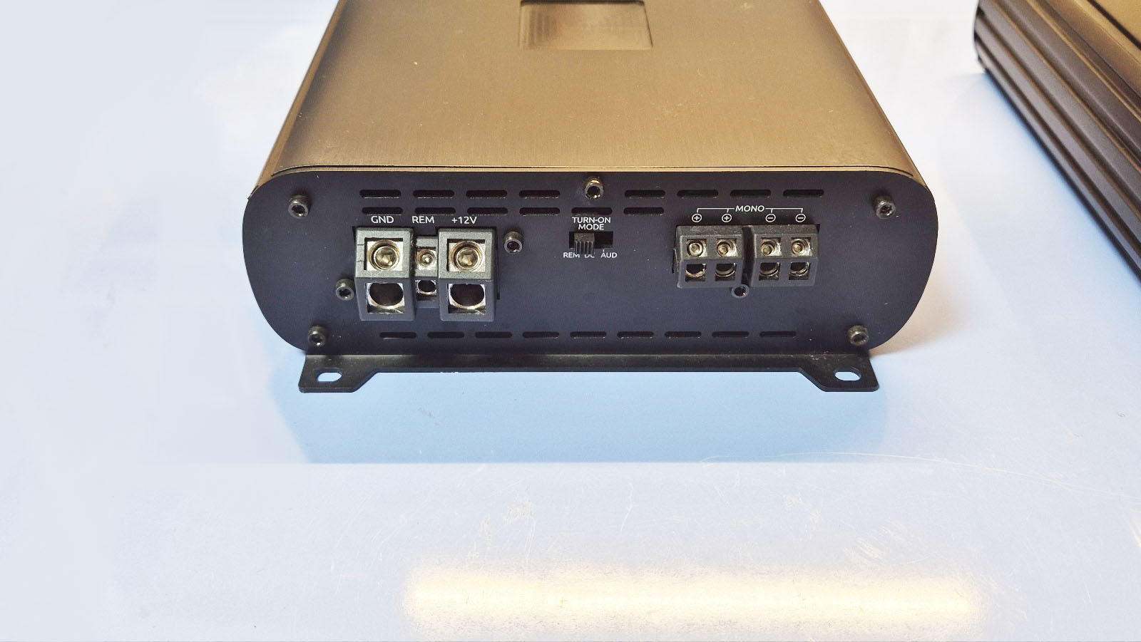 공장 리퍼브 컴팩트 사이즈 미니앰프 link 600.4D(사진 우측)