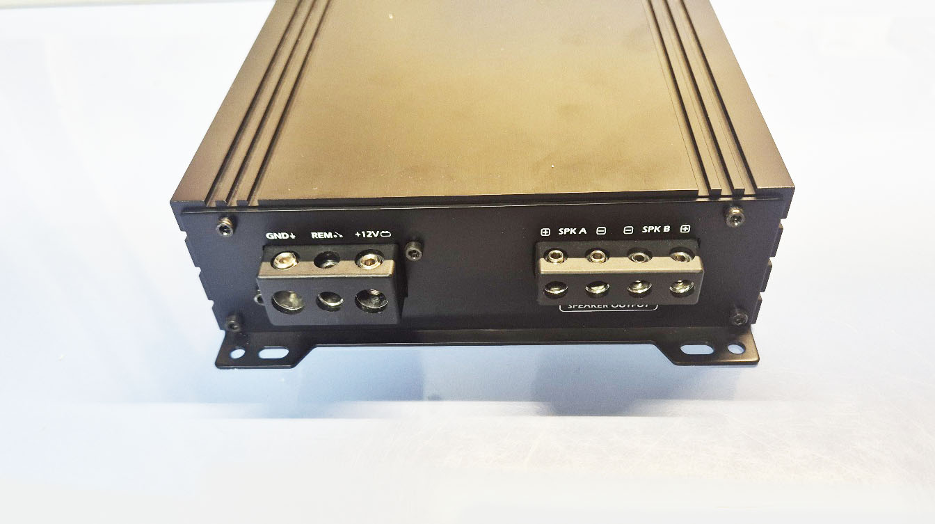 컴팩트사이즈 100와트2채널 미니앰프