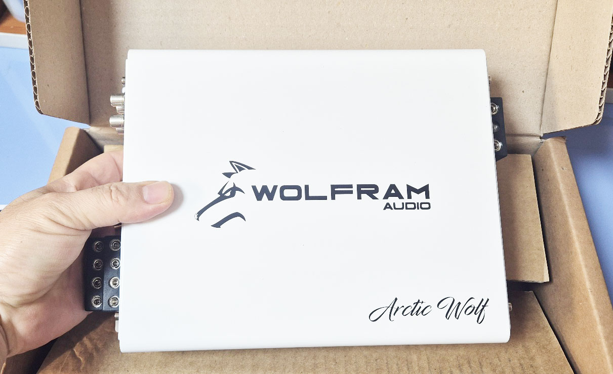 울프람 AW2000.4 컴팩트 사이즈 앰프